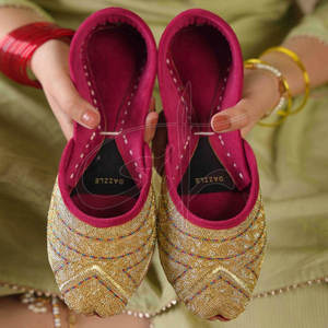 Upper Velvet Anti-Slippery High Quality Khussa Handcrafted Traditional Charm Modern Grace Fashion Trend Printed Customizable - Product Image 5