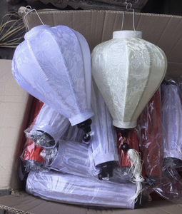 Linterna de seda de bambú colgante decorativa hecha a mano en Vietnam para villa turística e interiores temáticos asiáticos tradicionales - Product Image 4