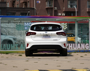 Voiture Ford Focus de haute qualité à prix abordable, conduite à gauche, essence - Product Image 6