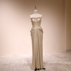 <span class=keywords><strong>Robe</strong></span> <span class=keywords><strong>de</strong></span> soirée élégante dorée scintillante, style fourreau drapé à taille basque, pour mère <span class=keywords><strong>de</strong></span> <span class=keywords><strong>la</strong></span> mariée, vente en gros - Product Image 1