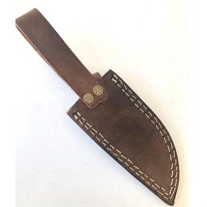 Funda para cuchillo de cuero marrón hecha a mano con estampado decorativo y cierre de broche de latón. - Product Image 6