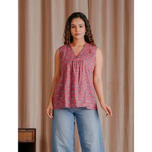 Top Corto de Algodón Transpirable Rosa con Estampado de Bloques Mulmul y Tejido Butti - Product Image 1