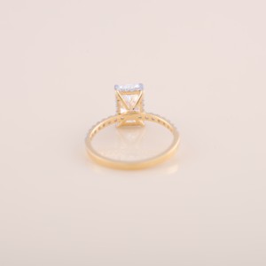 แหวนหมั้นเพชรทรงเรเดียนท์คัทที่ได้รับการรับรองจาก IGI - แหวนแต่งงานประดับเพชรแบบพาเว่ในทอง 14K สีเหลือง/สีโรสโกลด์และสีขาว - Product Image 4