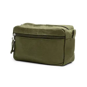 Bolso de Mano Personalizado Martino de Cáñamo, Elegante Kit de Viaje con Accesorios - Product Image 2