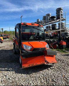 Minitractor agrícola compacto Kubota B2441 con motor de 3 cilindros refrigerado por líquido de 24HP de proveedor de confianza. - Product Image 3