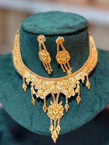 Conjunto de Collar Gargantilla con Diseño de Hoja Chapada en Oro con Aretes y Anillo a Juego |   Modelo de Imitación Tradicional India al por Mayor 23127 - Product Image 3