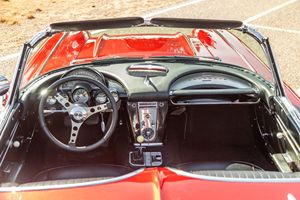 Chevrolet Corvette C1 d'occasion de 1962, année de fin de série, restaurée, avec toit rigide de couleur carrosserie incluse - Product Image 4