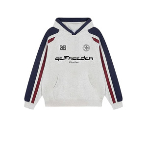 Una sudadera deportiva gris claro con detalles de rayas azul marino y granate en las mangas y un bolsillo frontal tipo canguro. - Product Image 1