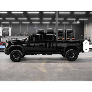 GMC Sierra 2500HD AT4 Crew Cab 4WD 2024 d'occasion, propre, avec sièges en cuir, intérieur foncé, boîte de vitesses manuelle - Product Image 3