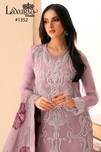 Dernier Designer Faux Georgette Broderie Séquence Travail Kurti Set - Product Image 3