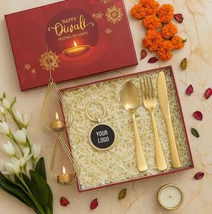 Juego de regalo de Diwali, regalo de negocios hecho a mano, luz Diya de Metal dorado antiguo con cuenco Floral, estilo comercial personalizado de dos lados de pavo real - Product Image 4