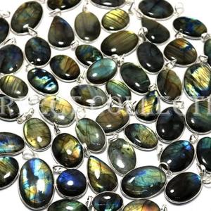 Vente en gros de pendentif en labradorite naturelle polie de haute qualité personnalisable, lunette en argent faite à la main, cadeau de pierre précieuse - Product Image 3