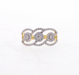 Bague pour femme en or 14 carats avec grappes de diamants naturels ronds en trio dans un design de tourbillon ajouré. - Product Image 6