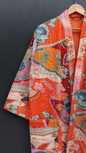 Chaqueta universitaria Kantha Floral de estilo japonés hecha a mano, abrigo de invierno con cinturón de corbata bohemio, bata y chaqueta Kantha - Product Image 2