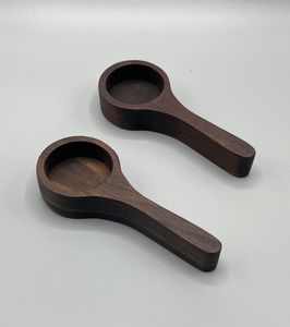 La cuillère à café en bois à texture naturelle ajoute un plaisir tactile aux routines quotidiennes pour des moments de pleine conscience aujourd'hui toujours aussi précieux. - Product Image 3