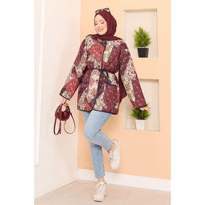 Blouson matelassé bohème d'automne avec détails de poches, réversible, doublure en lin, coque en cuir satiné, logo personnalisé, style universitaire court - Product Image 1
