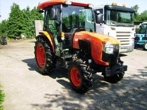 Tracteur à conducteur marchant L2602 HST BX-23S 20 CV d'occasion avec tondeuse, rétrocaveuse, chargeur frontal, conception compacte, pour usage agricole de petite taille - Product Image 2