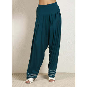 Deebaco Ensemble coordonné 2 pièces décontracté pour femme, comprenant un haut sans manches en rayonne crêpe vert sarcelle à col rond et un pantalon salwar longueur cheville, coupe ample - Product Image 6