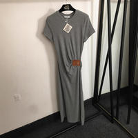 Collection d'été – Robe plissée mi-longue en coton coupe trapèze haut de gamme avec logo, ajustement régulier, manches courtes, couleur unie, boutonnée, éco-responsable