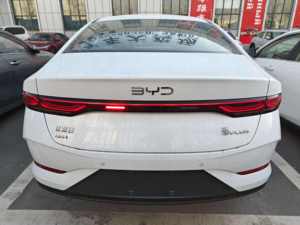 รถยนต์ซีดานไฮบริด Qin DM-i PHEV ปี 2025 ระบบขับเคลื่อนอัจฉริยะ 5 ที่นั่ง ระยะทางวิ่ง 601-700 กม. กำลังไฟ 200-250 กิโลวัตต์ แบตเตอรี่ 50-70 กิโลวัตต์ชั่วโมง - Product Image 4