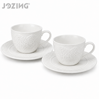 JOZING Ensemble tasse et soucoupe à café en céramique blanche 7oz, motif dentelle crochetée en relief, stock en liquidation, prix de gros imbattables, style vintage