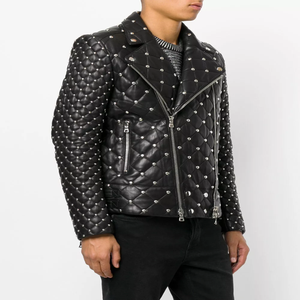 Veste en cuir véritable de style motard pour hommes faite à la main noire avec poignets zippés et manteau d'hiver à la mode avec détails cloutés - Product Image 4