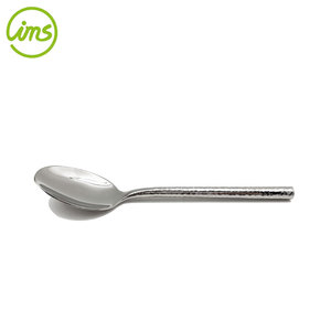 Elegante cuchara de postre de acero inoxidable pulido con espejo martillado - Product Image 2