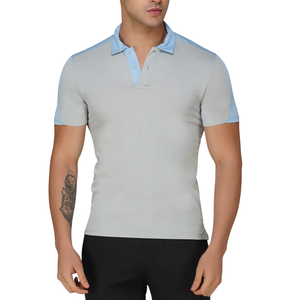 Polo pour homme gris clair avec accents bleus, vêtements de sport élégants, tissu en coton confortable pour le sport et les vêtements décontractés - Product Image 1