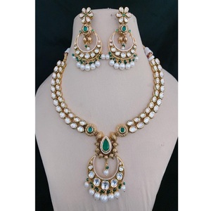 Collier Kundan traditionnel ton or avec boucles d'oreilles ensemble de bijoux Kundan pour mariage pour femmes collier et boucles d'oreilles traditionnels - Product Image 1