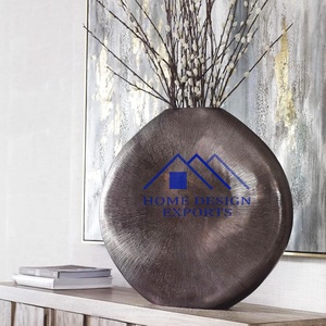 Vase de table en métal aluminium unique, best-seller 2025 - Product Image 3