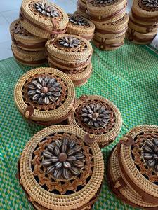 Sac en rotin fabriqué à la main avec un matériau tissé naturel parfait pour les sorties à la plage style décontracté fabriqué au Vietnam - Product Image 4