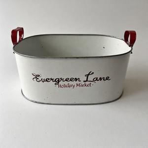 Maceta de camino de Reno diseñada para jardines de Navidad con acabado de metal para exhibir flores de Pascua y ramitas de pino - Product Image 4