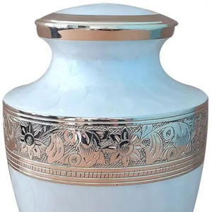 Urne à cendres en laiton de grande capacité avec design élégant, gravure personnalisée et finition biodégradable - Product Image 2
