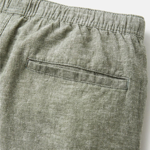 Pantalones cortos informales con bolsillos para hombre supersuaves y duraderos con cintura elástica de tela tejida de lino 75% algodón 25% en blanco sólido personalizado al por mayor - Product Image 2