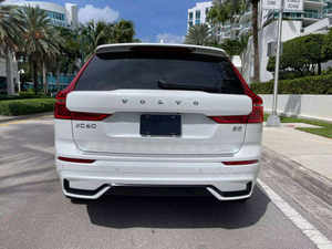USADO, XC60 B5 Plus 2023, Tema Oscuro, Volante a la Izquierda, Bajo Kilometraje, Transmisión Automática, Asientos de Cuero - Product Image 6