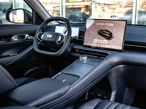 G l l L Y EV5 AWD SUV 2025 con Batería de Litio, Neumáticos R18, Asientos de Cuero, Techo Panorámico, Asientos Eléctricos de 110kWh+ - Product Image 4