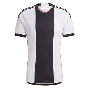 Camiseta de fútbol en blanco y negro más vendida, camiseta de entrenamiento de fútbol de ajuste regular con cuello redondo, camiseta fabricada en Pakistán - Product Image 1