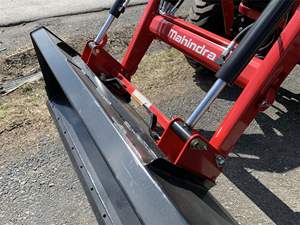 Tractor Mahindra 5145 con bomba esencial y componentes de caja de cambios disponibles para la venta - Product Image 5