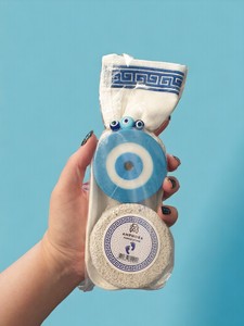 Jabones de baño naturales hechos a mano con un sobre especial y un set de piedra pómez con estampados de ojo turco - Product Image 2