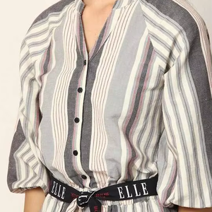 Combinaison confortable et chic en lin rayé blanc et gris pour filles disponible à la vente - Product Image 6