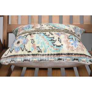 Luxe 14x14 pouces Beige laine Kantha Patchwork oreiller Design rustique Vintage moelleux brodé motifs imprimés tissés pour la literie - Product Image 5