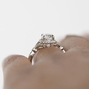 แหวนเพชรมอยส์ซอไนต์ทรงกลมสำหรับเป็นของขวัญวันเกิดและครบรอบแต่งงาน - Product Image 6