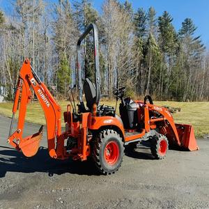 Tractor Subcompacto Kubota BX23S 4WD de Primera Calidad con Cargador, Retroexcavadora, Cortadora de Césped de 60 Pulgadas, Pocas Horas de Uso, Motor Diésel - Product Image 4