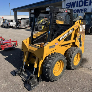 2042 Gebruikte <span class=keywords><strong>Mustang</strong></span> <span class=keywords><strong>Skid</strong></span> Stuurlader Te Koop Mini Voorlader Met Backhoe Core Componenten Inclusief Moog Hydraulische Pomp Motor