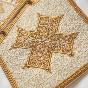 Ensemble de Vêtements Liturgiques Blancs pour l'Église Orthodoxe, Robe de Clergé Brodée à la Main avec Fil d'Or, Chasuble de Prêtre, Vente en Gros - Product Image 6