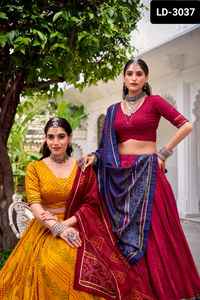 Fusion parfaite de style indien du sud de l'imprimé Bandhani audacieux et des frontières royales pour les collections Navratri Charm Lehenga Choli - Product Image 6