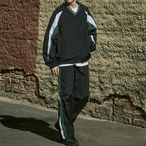 Survêtements en polyester pour hommes, veste et pantalon en nylon à col en V, patchwork, ensembles de jogging pour hommes, survêtement personnalisé pour hommes, vente chaude - Product Image 4