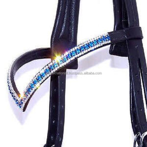 Banda para cejas de caballo de cuero inglés negro acolchado doble en forma de V profundo con brillantes cristales multicolores de diseñador banda para cejas ostentosa - Product Image 2