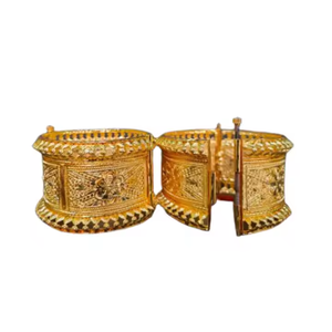 Ensemble de bracelets de vente chaude avec des bracelets de style moderne plaqués or 22 carats pour les femmes portent des bijoux par les exportateurs - Product Image 2