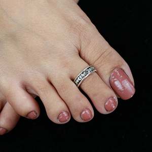 Bagues d'orteil tribales en argent Tridha, paire élégante pour les occasions de cadeaux - Product Image 2